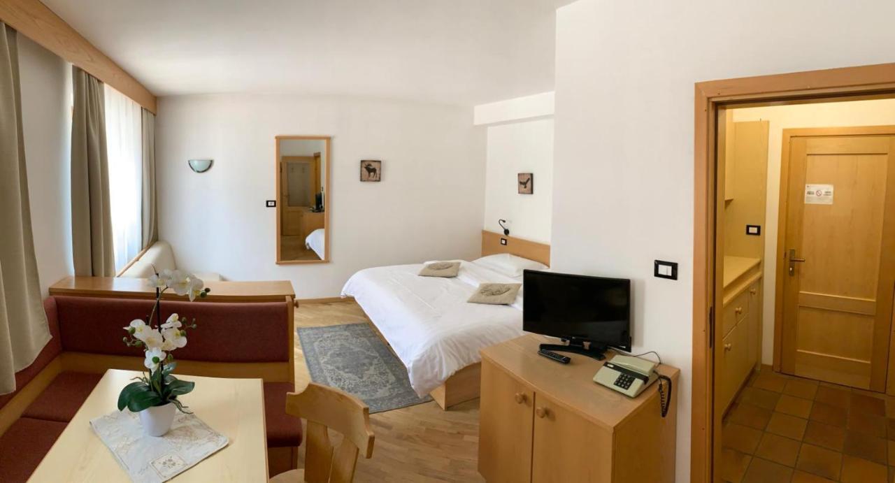 Bed & Breakfast Garni Tobia กัมปีเตลโลดีฟัสซา ภายนอก รูปภาพ